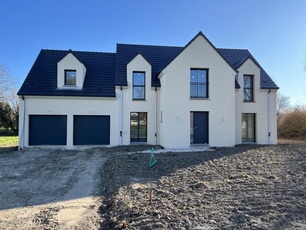 Maison à étage - 180 m² avec double garage de 45 m²