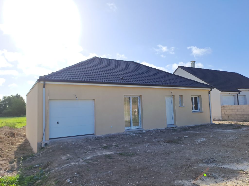 Maison de Plain-pied - 85 m² avec garage intégré de 16 m²